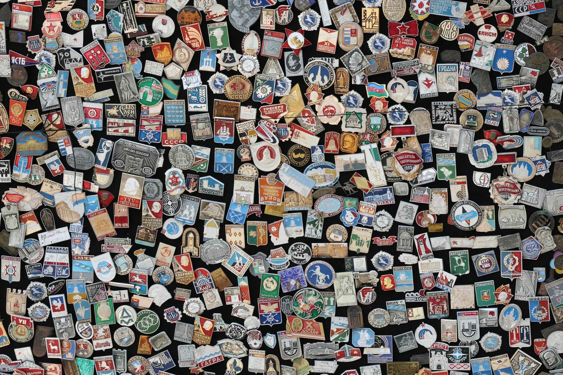 Tarihçe: Rozetten Dijital Badge'e — Türkiye'de Yerel Lig Aidiyet Simgelerinin 40 Yıllık Evrimi ve Koleksiyonculuktan Yeni Gelir Fırsatlarına Dersler