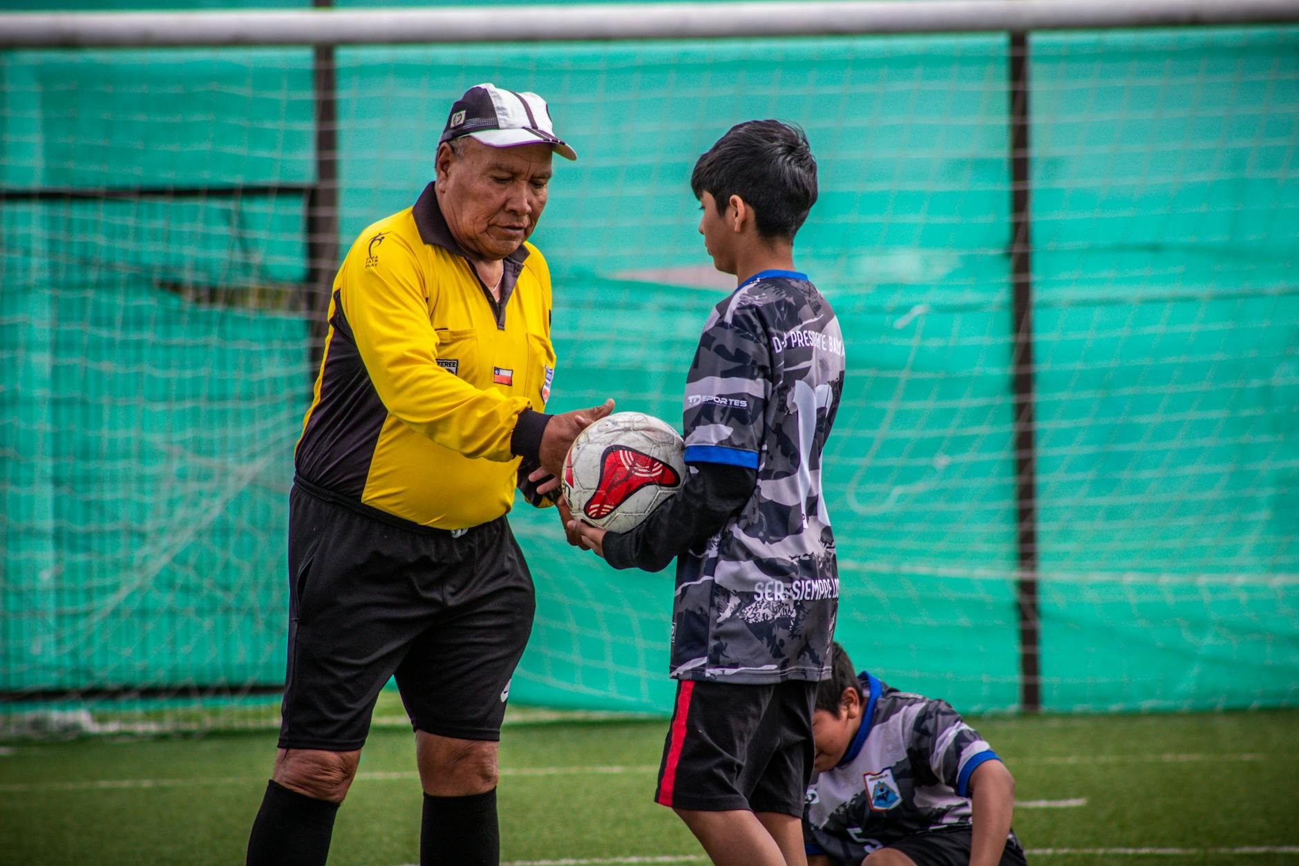 Tartışma: Antrenörlük Lisansı Küçük Liglerde Zorunlu Olsun mu? Kaliteyi Artırır mı, Erişimi Sınırlar mı?